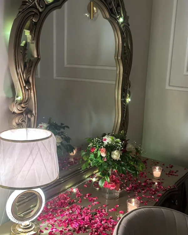 The soft glow of fairy lights and LED candles reflecting in a mirror. I use details like this to create a warm and intimate ambiance in every corner of the room.