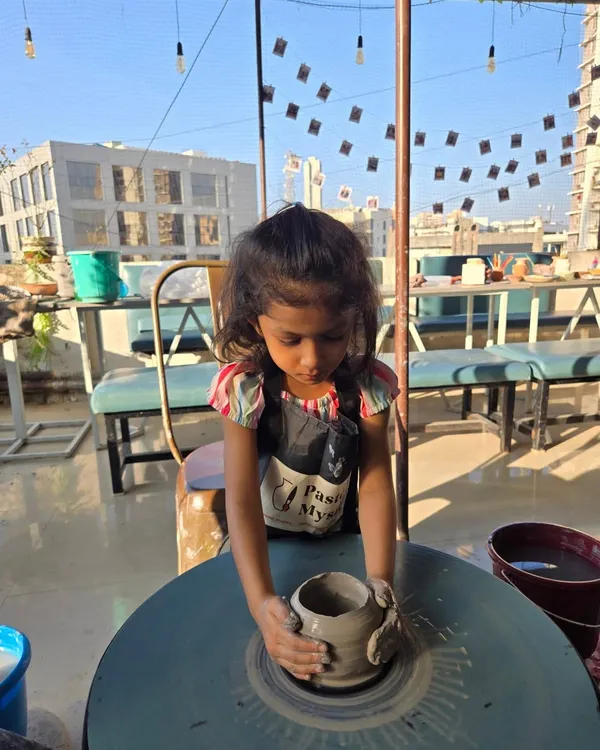 Total concentration. This young potter is completely absorbed in shaping her creation on the wheel. My workshops are a great screen-free activity that helps kids focus and develop their motor skills.