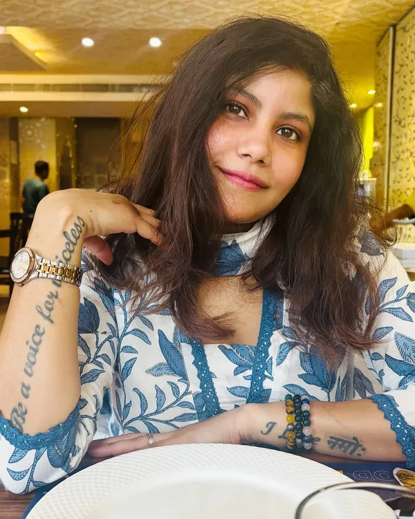 A close-up of my modern desi look. This blue and white printed cotton kurta is perfect for a relaxed Sunday, offering a fresh take on traditional Indian wear that's both stylish and comfortable.