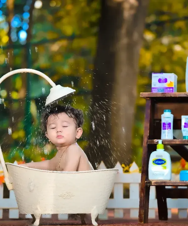 This outdoor bathtub splash session is one of my absolute favorites for a first birthday. We capture pure, unscripted joy as your little one plays with bubbles and water, resulting in photos that are full of life and laughter.
