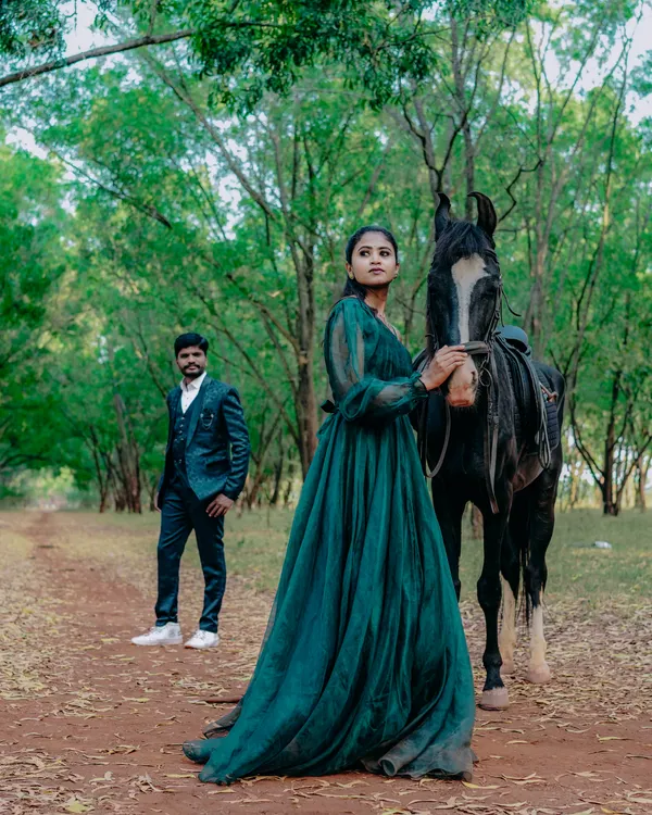 This pre-wedding shoot in the forest with a horse feels like a scene from a movie. It's a perfect concept for couples who want something grand and different.