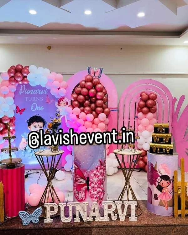 This vibrant butterfly theme is one of my most requested setups. I use large, custom-cut props like these giant wings, combined with dense balloon arrangements and personalized name signs to create a truly immersive and photo-ready backdrop for your child's special day.