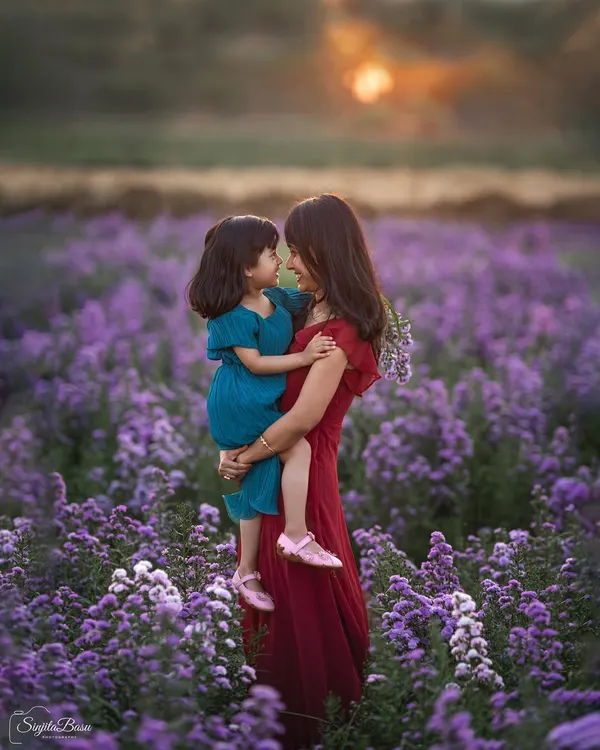 This is the kind of magic I live to capture. A quiet moment between a mother and her daughter in a field of flowers, where the world fades away and only their connection remains. This is what I mean when I say I want to create a poem about your family.