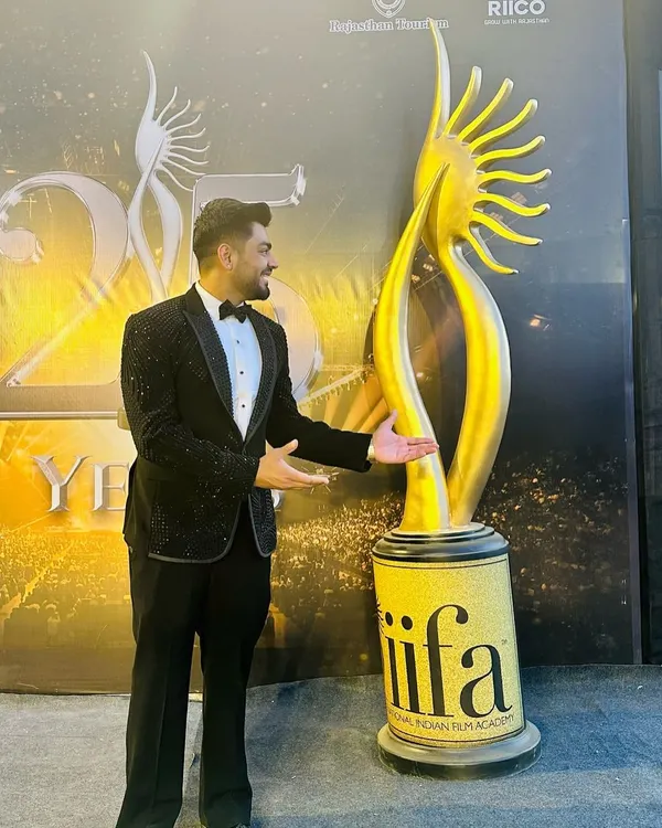 A proud moment, standing next to the IIFA trophy in a custom Zenmen tuxedo. This black suit with subtle crystal work was designed to shine on the red carpet.
