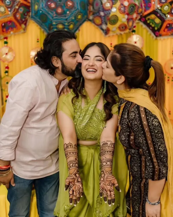 A heartwarming moment from a mehendi function. The beautiful client, adorned with my henna, shares a happy moment with her family. This is what it's all about.