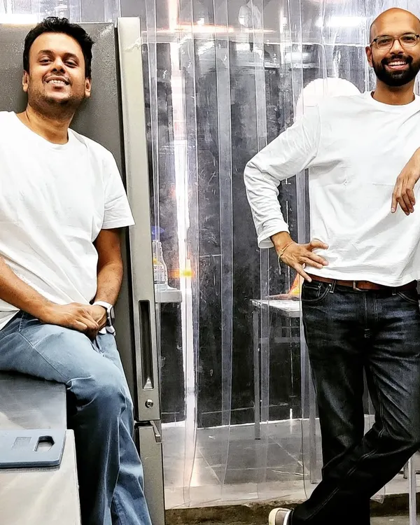 Let me introduce the minds behind Baésic Fit. I’m Nelson, a Le Cordon Bleu trained chef and sports nutritionist, and this is Abhishek, a chef with over a decade of experience. Together, we combine culinary art with nutritional science to create food that’s both delicious and perfectly balanced.