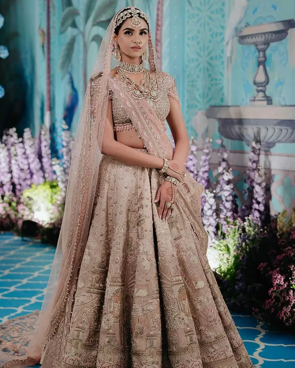 This is what bridal dreams are made of. For bride Manisha, we found this breathtaking Tarun Tahiliani lehenga that felt like it was made just for her. The look is completed with layered necklaces, a delicate matha patti, and a nath for that perfect, timeless pheras look.
