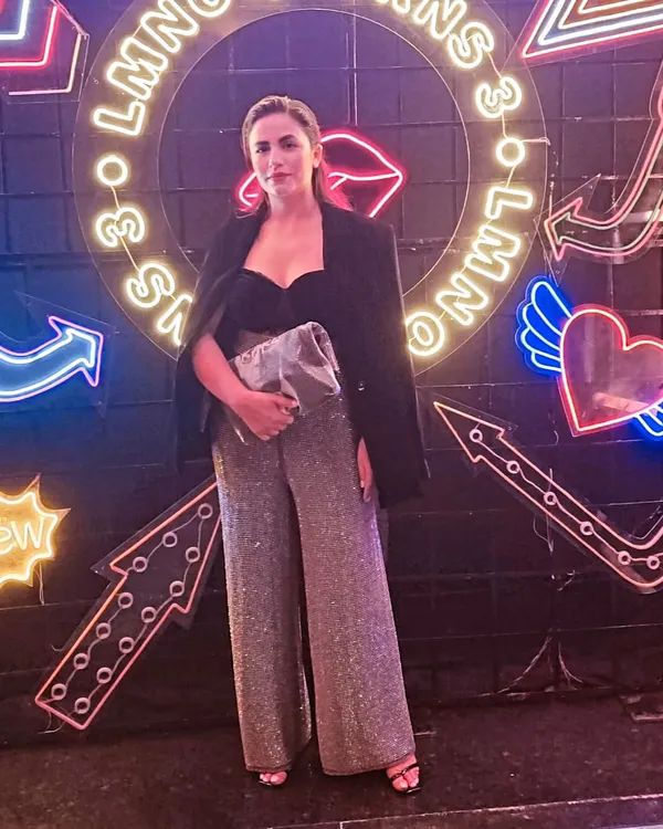 This is how I style for a fun night out. A classic black blazer and bustier paired with show-stopping shimmery pants and a statement clutch creates a look that's both glamorous and effortlessly cool, perfect for making an entrance.
