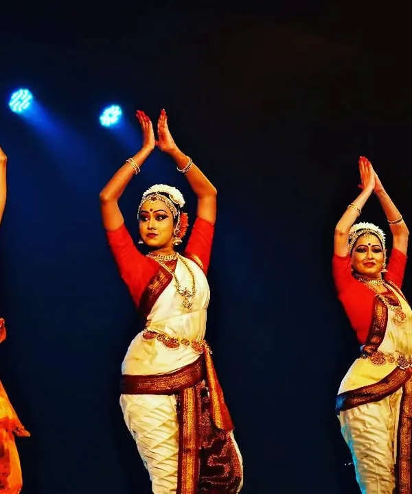 A throwback to the Udvigna Dance Festival in 2021. This image shows the powerful synchronicity my team and I achieve in our group choreographies.