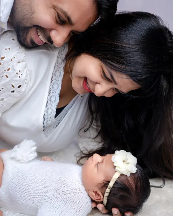 A new life, a new light, and a family dressed in pure love. We believe these first moments as a family are the most precious treasures.