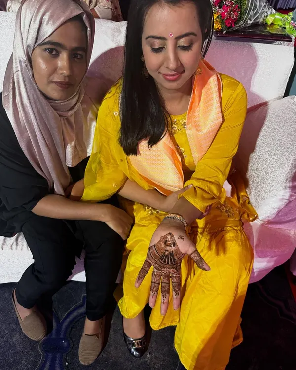It was an honor to do the mehendi for actress Sanjjanaa Galrani. Here I am with her as she shows the intricate design on her palm.