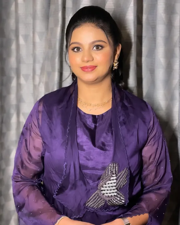 A beautiful portrait of Swathika, ready for her son's first birthday party. We chose a soft glam makeup look that feels elegant and sophisticated.