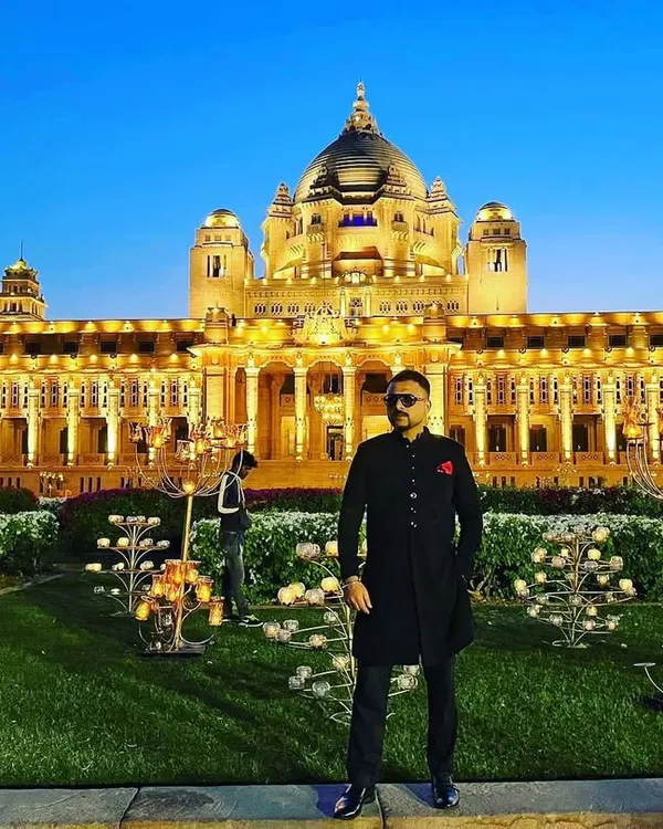 A destination wedding is all about the location, and it doesn't get more majestic than this palace in Jodhpur. I ensure my performance and setup match the grandeur of your chosen venue.