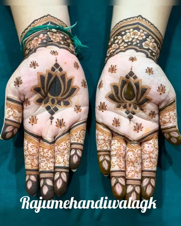The lotus is a powerful symbol for festive occasions. This bold lotus design for Karwachauth is both traditional and eye-catching, perfect for celebrating the day.