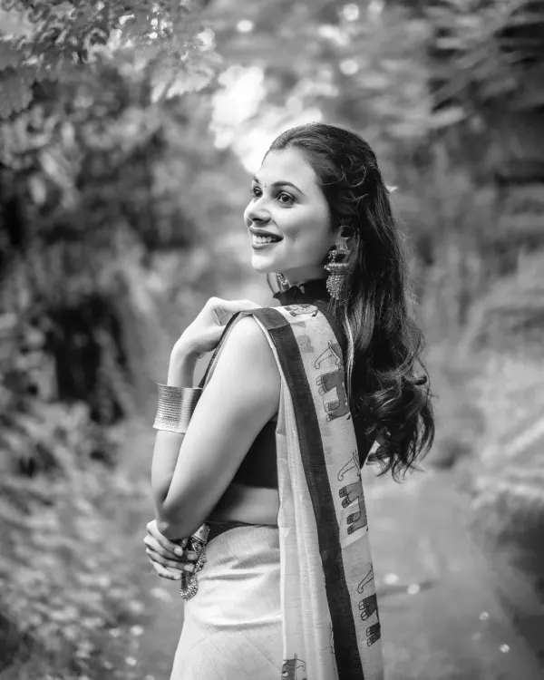 The timeless soul of a portrait revealed in monochrome. This black and white version of a saree portrait strips away color to focus on emotion, light, and the classic beauty of the moment.