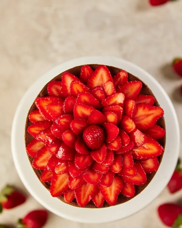 When strawberry season arrives, we celebrate it in style. This beautiful cake is topped with a stunning flower made from fresh, juicy Mahabaleshwar strawberries.