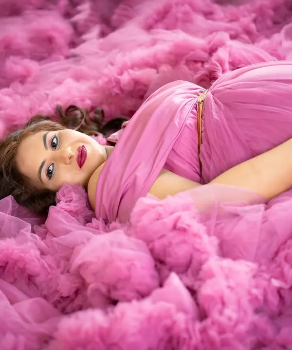 This is the essence of our fine art maternity photography. We use luxurious, flowing fabrics to create a dreamy, cloud-like effect, ensuring you look and feel like a goddess. This style is perfect for creating a breathtaking centerpiece for your collection of pregnancy portraits.