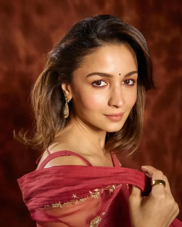 The timeless Alia Bhatt wearing my micromosaic earrings, handcrafted in 18k gold with diamonds and onyx. Art is timeless, and seeing her wear my work for such a prestigious event was a moment of pure joy.