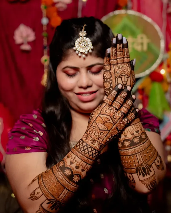A happy bridesmaid showing off her beautiful mehendi. The design is intricate but not as extensive as a full bridal, making it perfect for the bridal party.