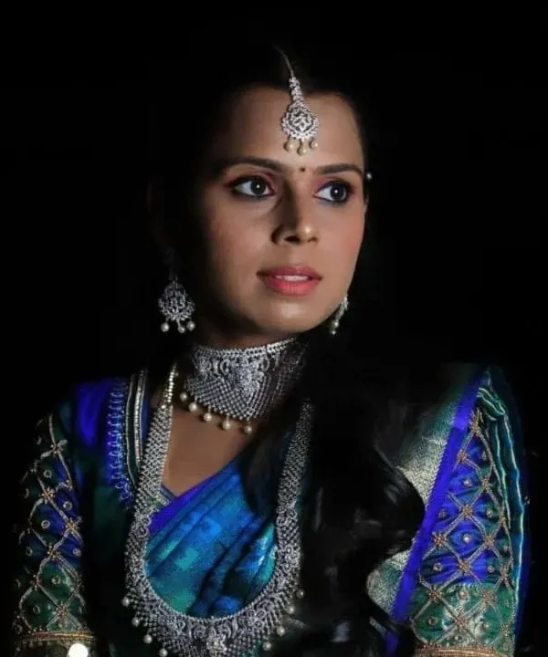 This look is all about modern elegance. I paired a dramatic smokey eye with subtle lip color and styled the hair in soft waves, perfect for a reception or cocktail event. The diamond jewelry completes this stunning ensemble.