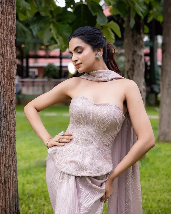 This outfit is perfectly balanced for a cocktail evening. I designed it with a hand-embroidered strapless corset top and a draped pant-sari, creating an effortlessly glamorous and modern silhouette.