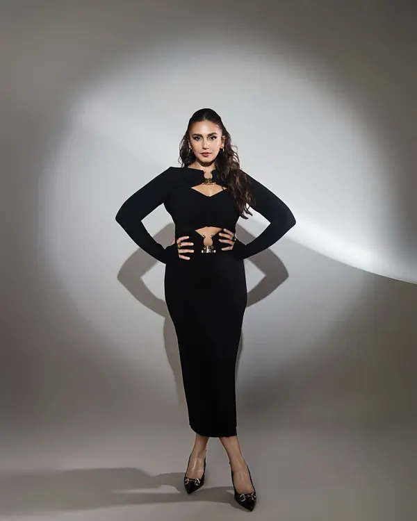 A lesson in power dressing with Huma Qureshi. This black midi dress with sharp cutouts is all about owning your space with confidence.