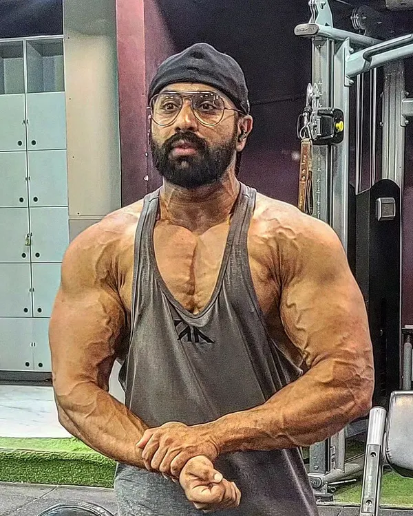 Four weeks out from the Sheru Classic. This is the level of conditioning and vascularity we aim for. It's a result of a strict diet and a relentless training schedule.