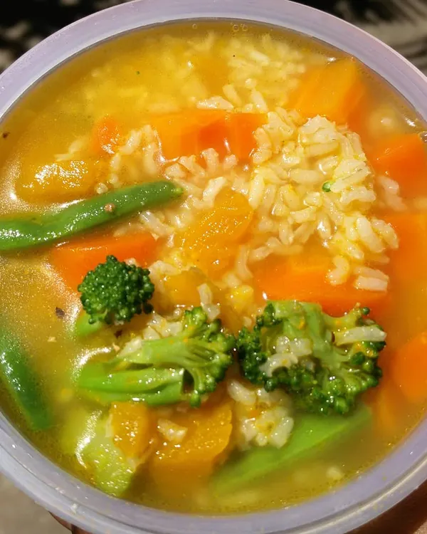 This is my special senior dog meal, designed to be easy on the digestive system. It contains soft-cooked brown rice, pumpkin, carrots, green beans, and broccoli in a light, flavorful broth.