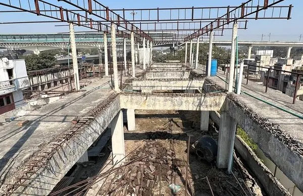 This is the "before" shot of our Kedia's 53/2 project. We started with an abandoned, dilapidated structure, facing significant technical challenges to transform it.