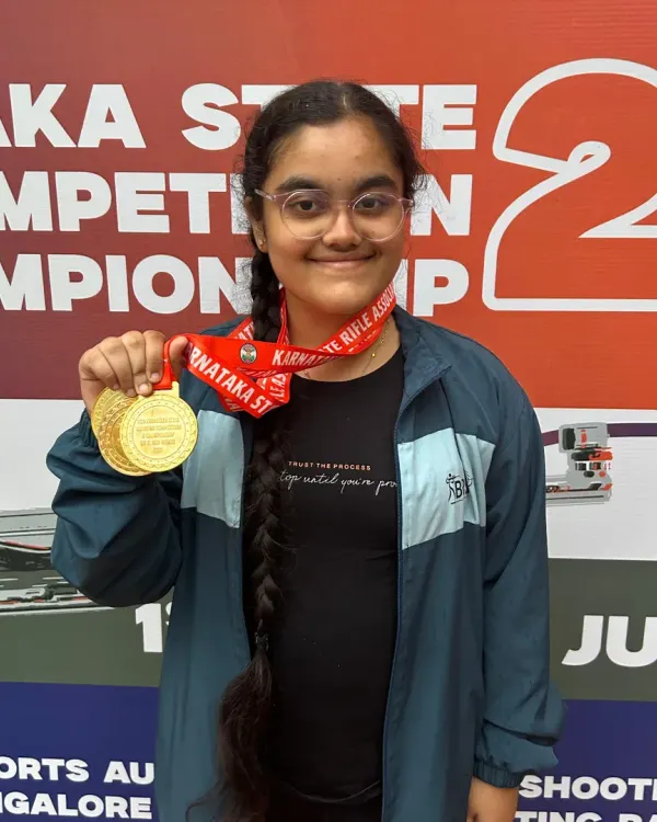 Triple gold for Vaishnavi at the 13th Karnataka State Shooting Championship. Her wins in the Senior, Junior, and Youth Women NR Team events are a source of immense pride for our academy.