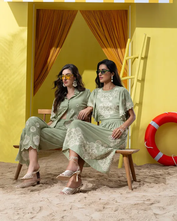 We specialize in providing a blank canvas for brands to build their worlds. This vibrant beach set for Boho-Chic, complete with tons of sand and custom structures, demonstrates how our space can be completely transformed for an ambitious campaign shoot.