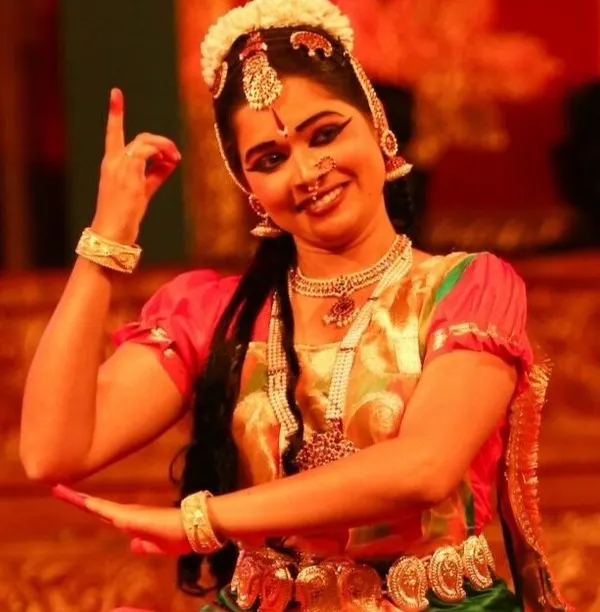 A Bharatanatyam dancer demonstrating a mudra, a symbolic hand gesture used to tell stories. Our classes include detailed lessons on the theory and meaning behind each aspect of the dance form.