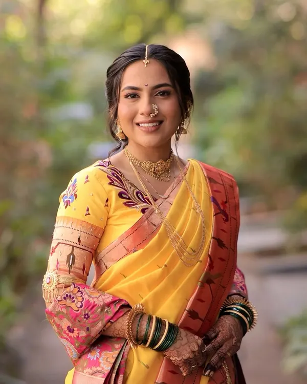 This is the essence of my work. For Anchita's wedding day, we created a look that was fresh as a daisy, letting her natural radiance shine. Dressed in a stunning 10-yard Paithani nauvari, her makeup was kept soft and skin-like, proving that you can be a traditional bride and still feel completely like yourself.