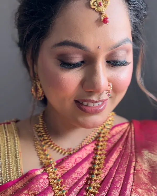 A close-up of Snehal's Tamil wedding look. I created a glamorous eye with burgundy and brown shades, just as she wanted, paired with a flawless, glowing base.