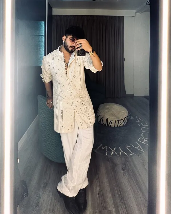 A mirror selfie of Viraj Joshi in the Ivory Sheesha Kurta. This piece is a perfect example of modern ethnic wear, combining traditional craftsmanship with a contemporary silhouette.