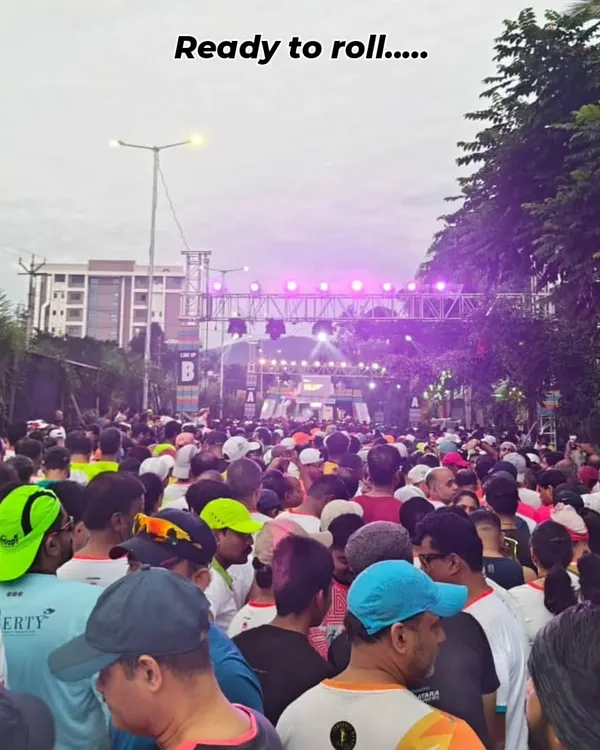 The calm before the storm at the Satara Hill Half Marathon. A sea of runners, including our GRR warriors, ready to take on one of India's toughest half marathons.