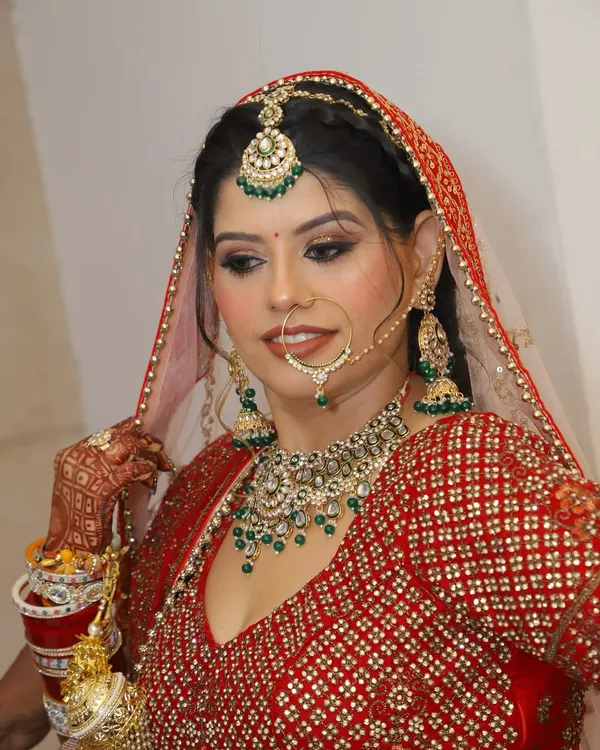 This is the look that defines the 'shaadi wala noor' for me. For my beautiful bride Simran, we went with a classic Indian bridal look, featuring soft glam eyes with a hint of glitter, a fresh and dewy base that looks just like skin, and a perfectly defined lip. It's all about enhancing your natural beauty so you feel like the best version of yourself on your big day.