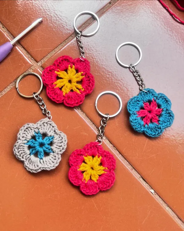 Want to learn crochet? My DIY flower keychain kit is perfect for beginners. It comes with all the supplies and easy-to-follow instructions to make your own cute accessory.