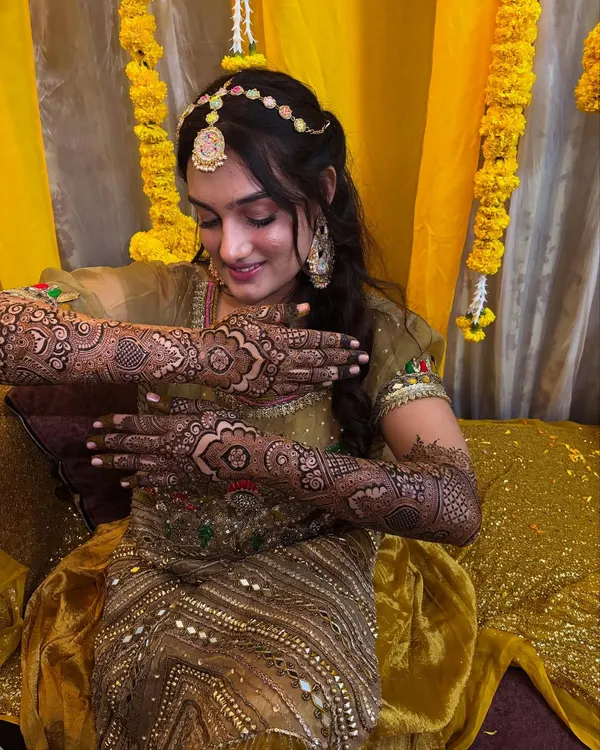My gorgeous bride Noora, looking so happy with her intricate Pakistani mehendi. Her smile says it all!