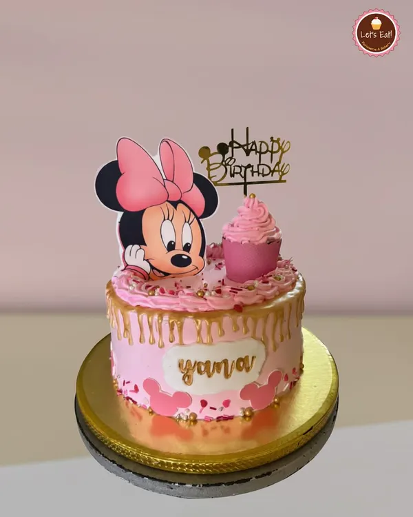 A classic Minnie Mouse cake for a sweet birthday girl. I used pink buttercream, a gold drip effect, and a cute topper to capture the Disney magic. The little cupcake on top adds an extra touch of fun.