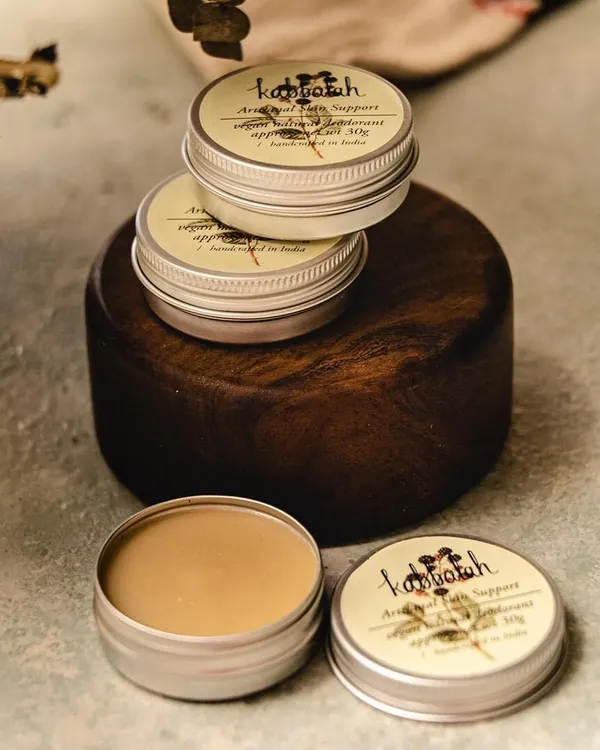 This is my vegan natural deodorant, the product that started my journey. I offer two versions: a gentle vegan formula (front) and a beeswax-based one for stronger odor control (stacked). Both are effective and kind to your skin.