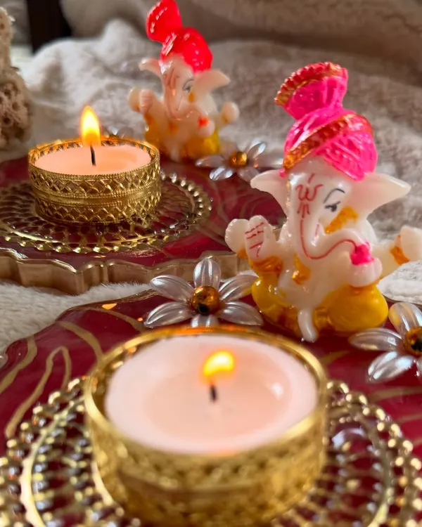 My handcrafted resin diya with a Ganesha idol is perfect for adding positivity, light, and charm to your festive decor. It's a beautiful blend of art, devotion, and timeless elegance.