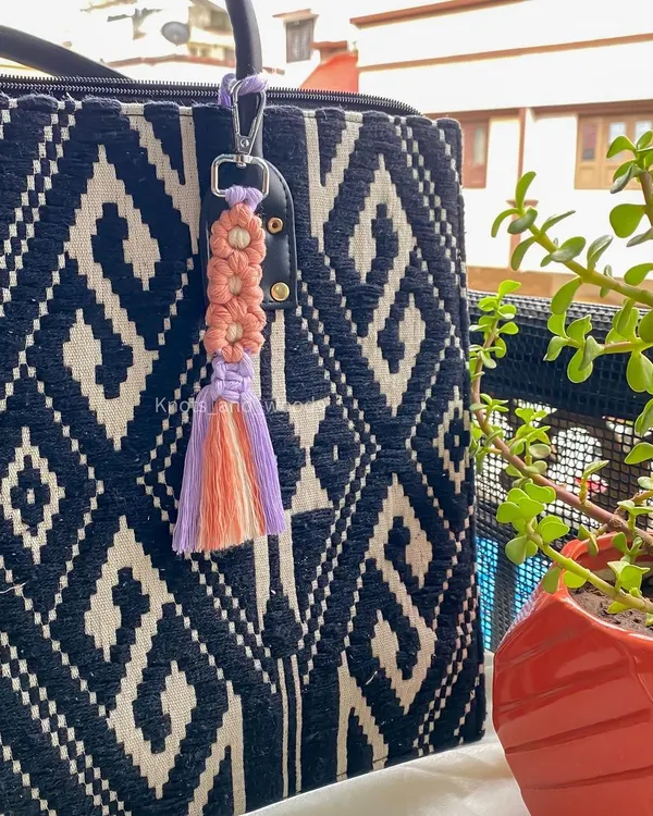 How sweet is this little flower keychain? 🌸 I made this macrame charm with two-toned petals and a tassel. It's a perfect way to add a touch of handmade beauty to your everyday bag or keys.
