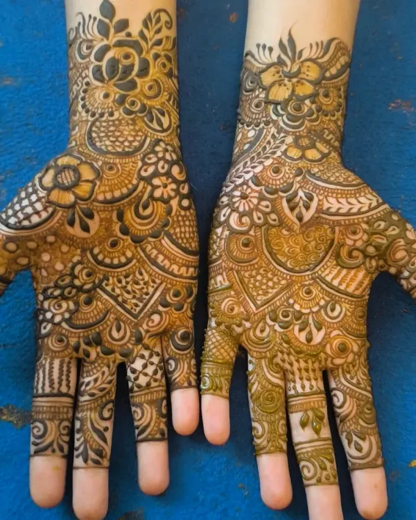A classic Bombay-style mehendi with extremely fine details. This design fills the hands with a rich texture of floral and paisley patterns.