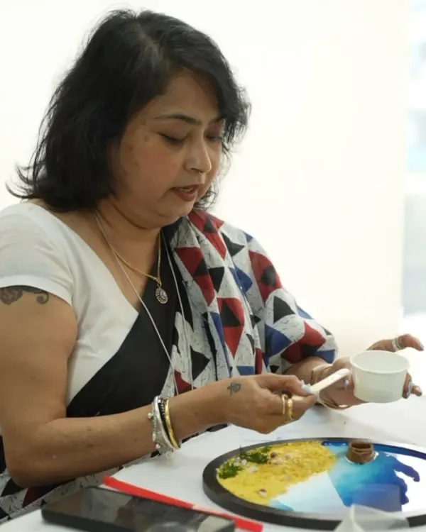 I had a wonderful time guiding the Google team through a resin beach art workshop. It's always a pleasure to bring a creative escape to corporate teams.