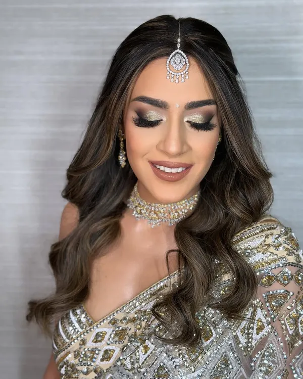 A stunning example of glamorous Hollywood waves. This hairstyle adds volume and romance, and I paired it with a dazzling gold smoky eye for a showstopping Sangeet look.