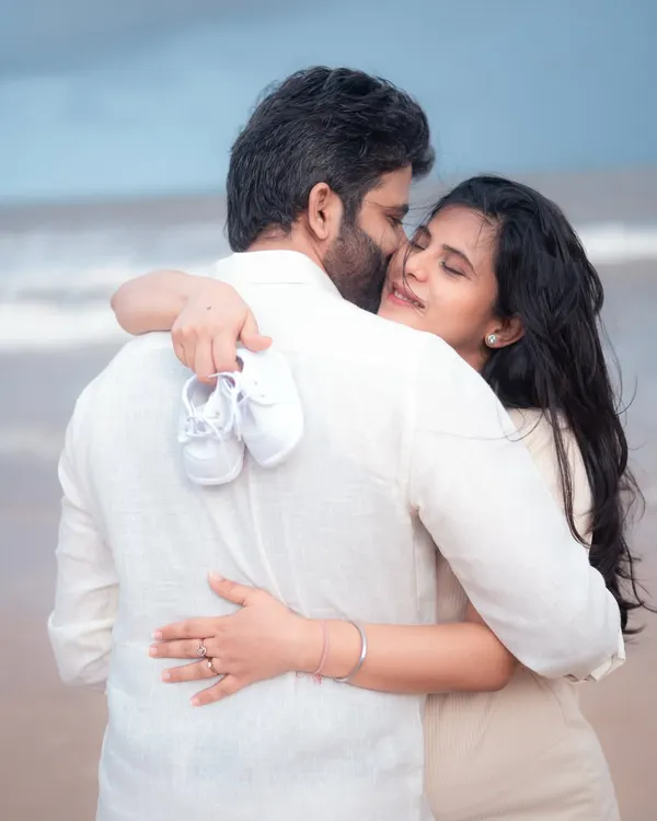 A tender embrace between parents-to-be during their beach maternity session. I love capturing these candid moments of connection, with the little baby shoes symbolizing the new life they are eagerly awaiting.