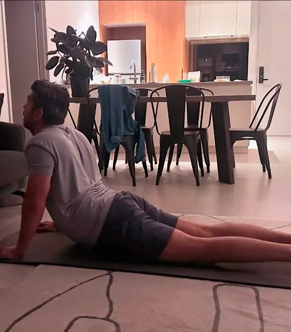 A look into a personalized one on one yoga session at a client's home. I tailor these classes to focus on specific goals, like improving back flexibility with Bhujangasana.