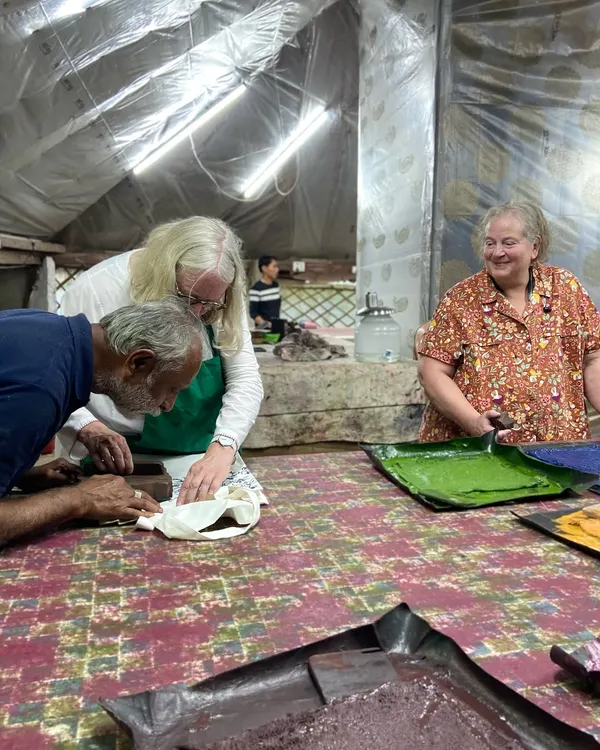 We were delighted to host textile enthusiasts from Selvedge Magazine for a special workshop. Here, a participant gets hands-on guidance, learning the nuanced art of discharge printing from our master artisan.