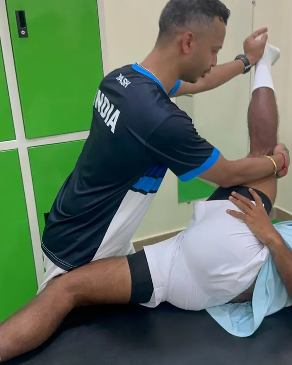 A clear view of our hands-on approach to physiotherapy. Here, I am performing an assisted hamstring stretch on an athlete, a crucial technique for improving flexibility, preventing injury, and aiding muscle recovery.